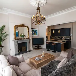 Court House Apartment Cheltenham