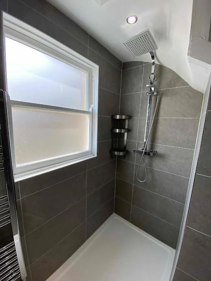 Bath Roof Terrace Apartment, City Centre, Sleeps Up To 8