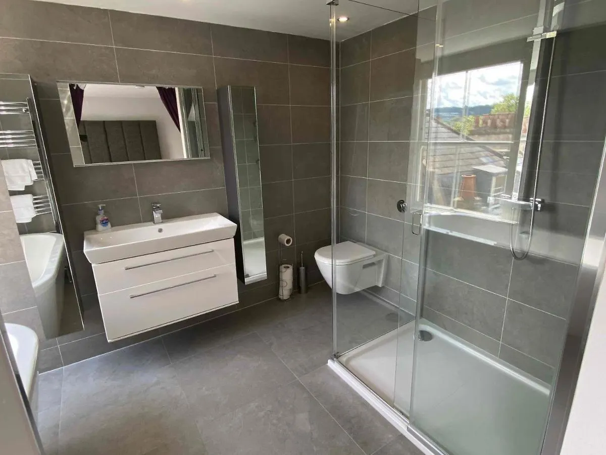 Bath Roof Terrace Apartment, City Centre, Sleeps Up To 8 Apartment