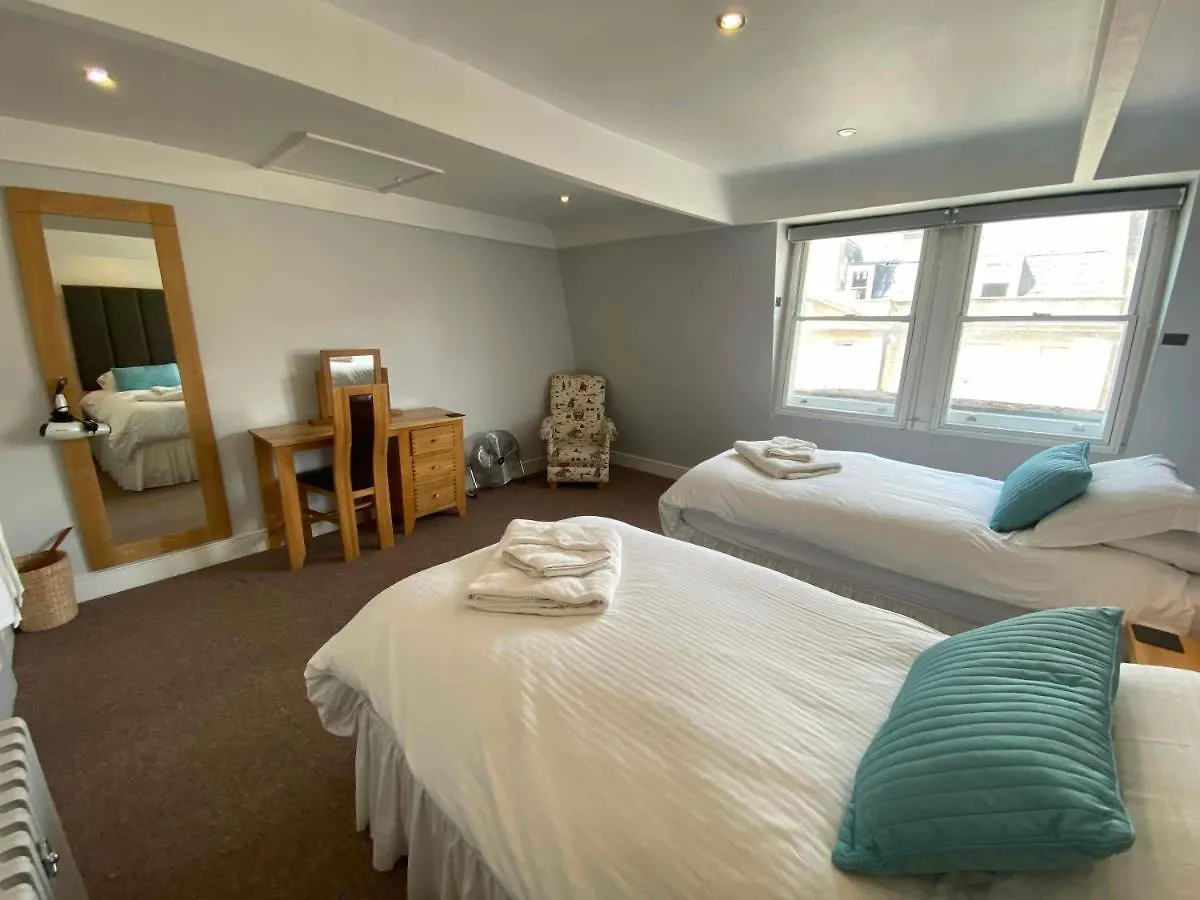Bath Roof Terrace Apartment, City Centre, Sleeps Up To 8 0*,