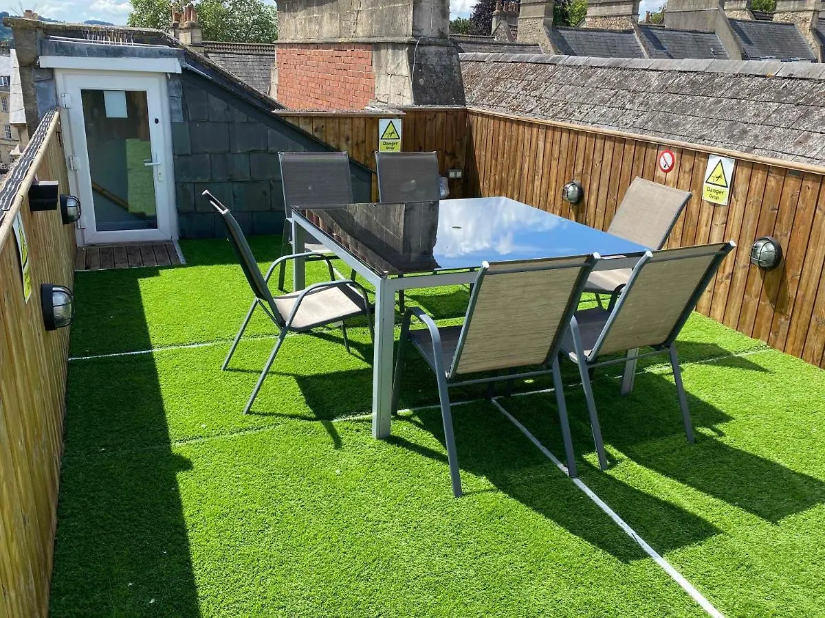 Bath Roof Terrace Apartment, City Centre, Sleeps Up To 8