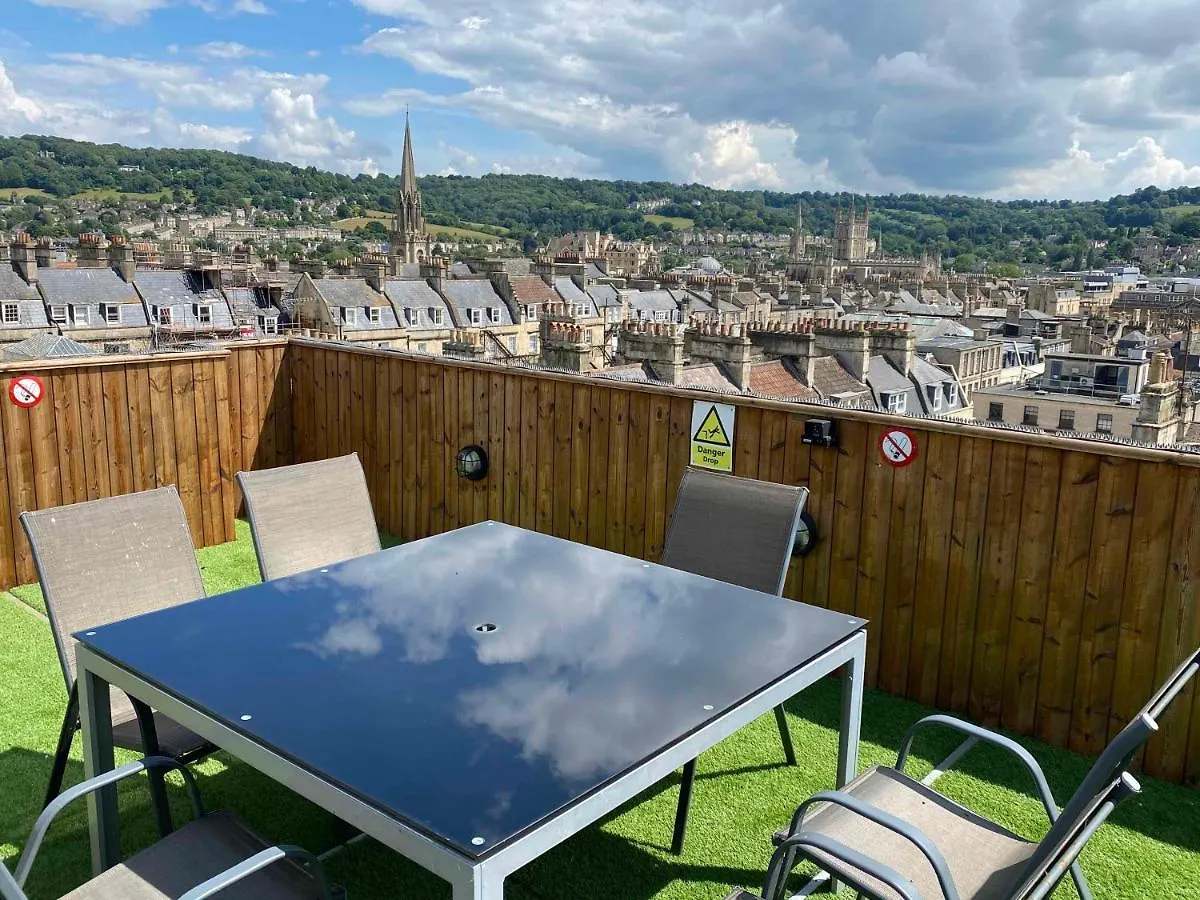 Bath Roof Terrace Apartment, City Centre, Sleeps Up To 8 Apartment